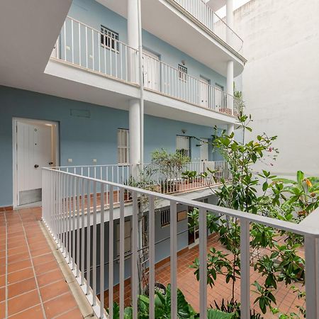 Isg Apartments Becquer Free Parking Inside The Building Seville Exterior photo