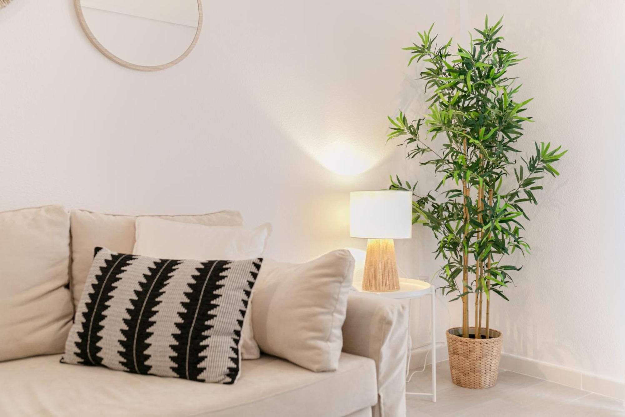Isg Apartments Becquer Free Parking Inside The Building Seville Exterior photo