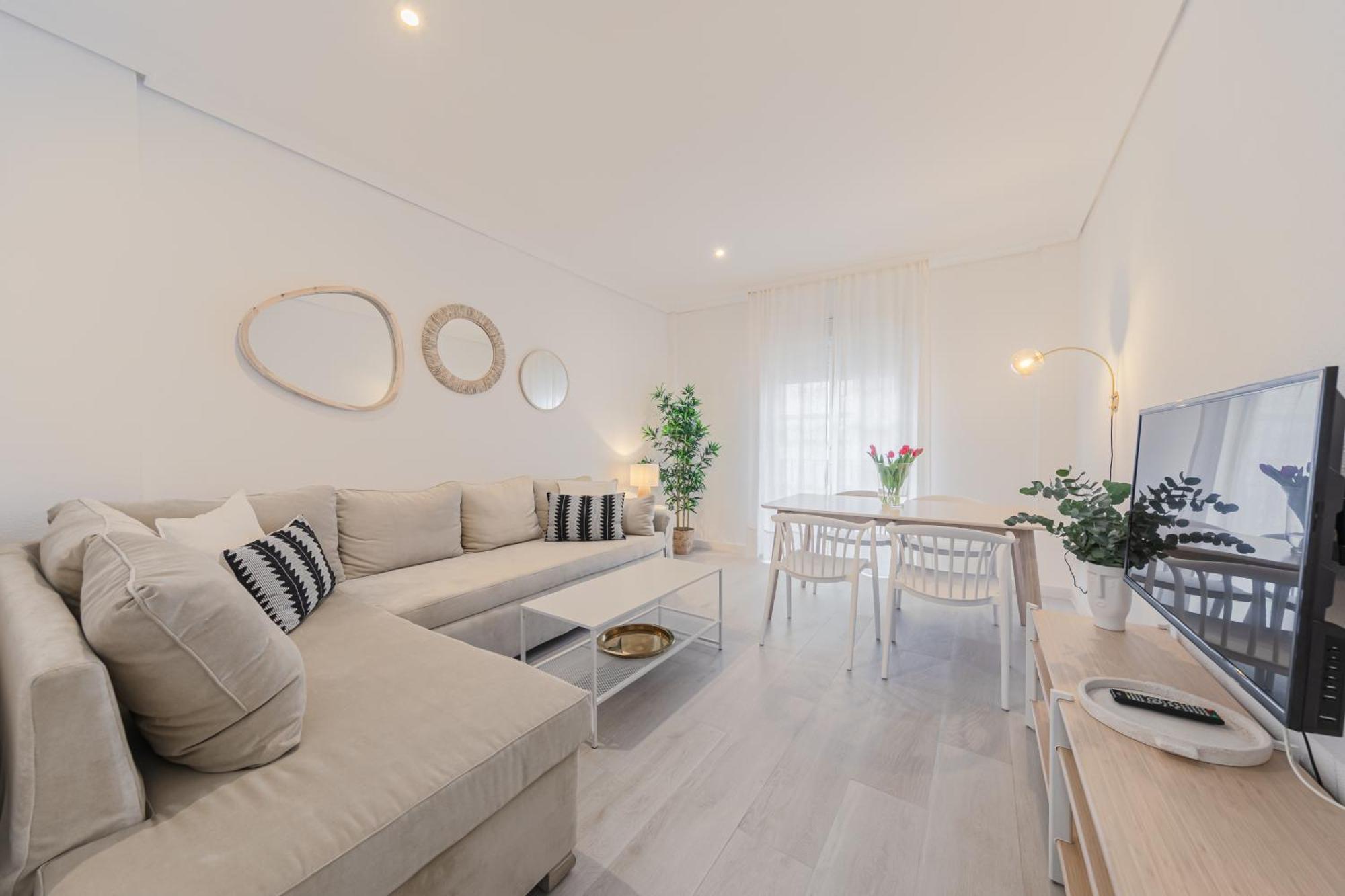 Isg Apartments Becquer Free Parking Inside The Building Seville Exterior photo